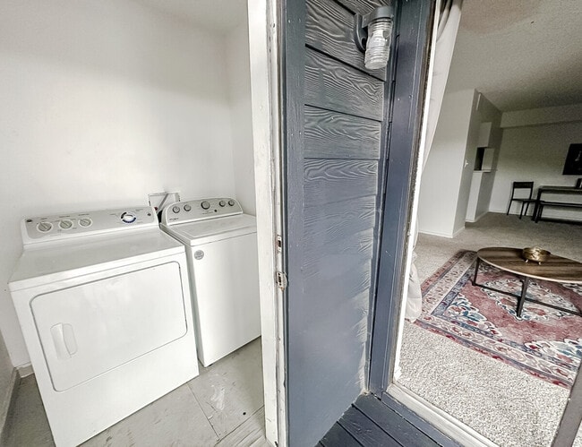 Building Photo - 1071 Clayton Ln