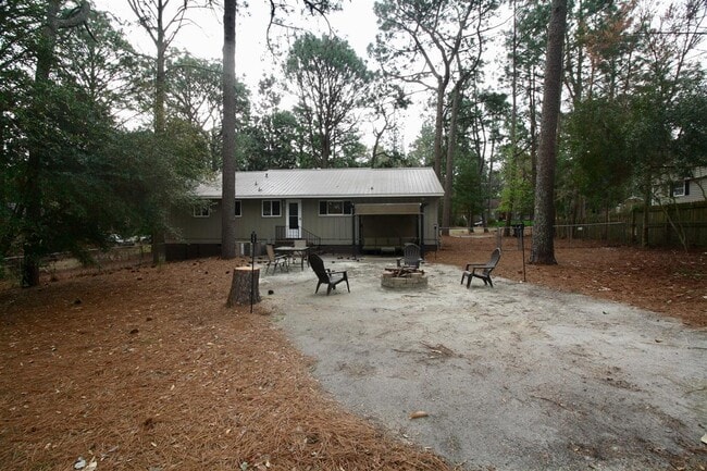 Building Photo - 520 N Hale St