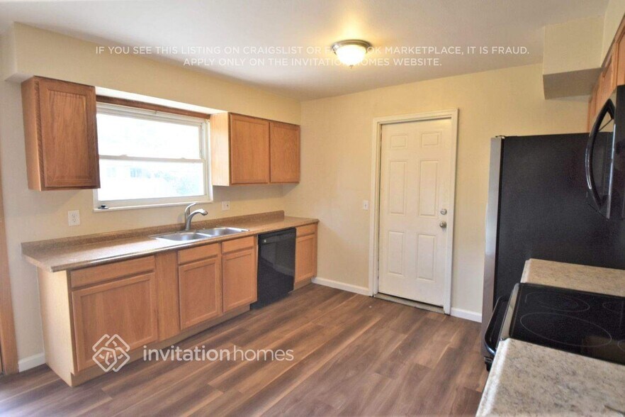 Building Photo - 2416 S Memphis Way