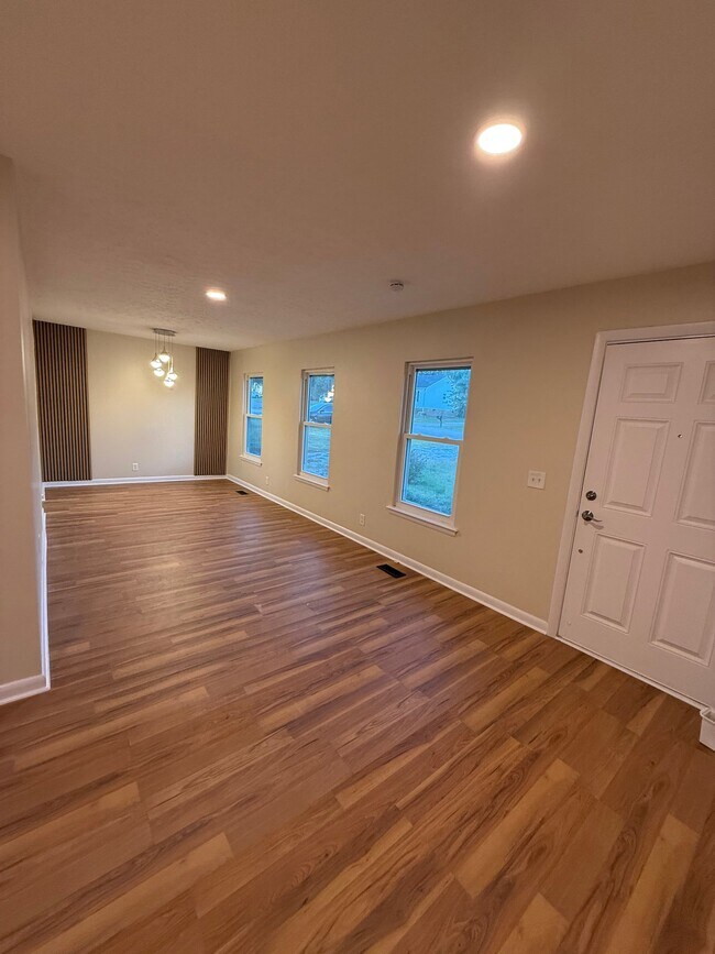 Building Photo - 810 Summer Hill Ln