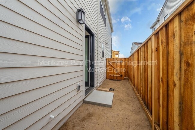 Building Photo - 111 Sea Shell Ave