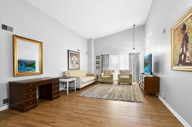 Building Photo - 6220 Applegate Ln