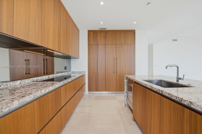 Building Photo - 175 SE 25th Rd