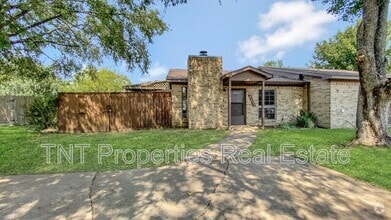 Building Photo - 605 San Saba Ct