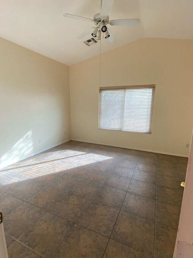 Building Photo - 11425 W Pinehollow Dr