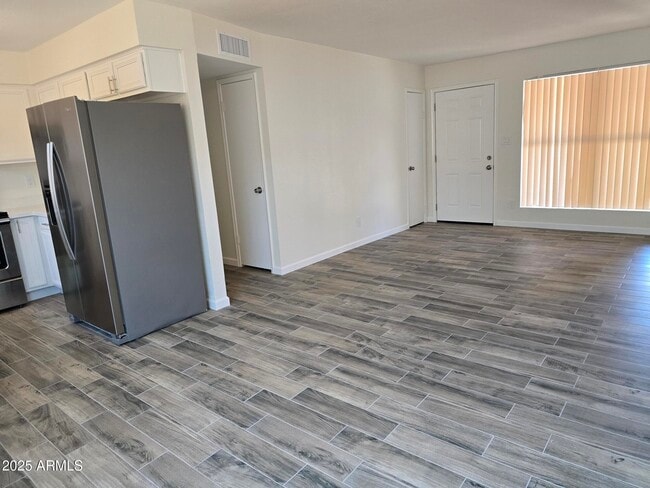 Building Photo - 715 N Arrowhead Dr