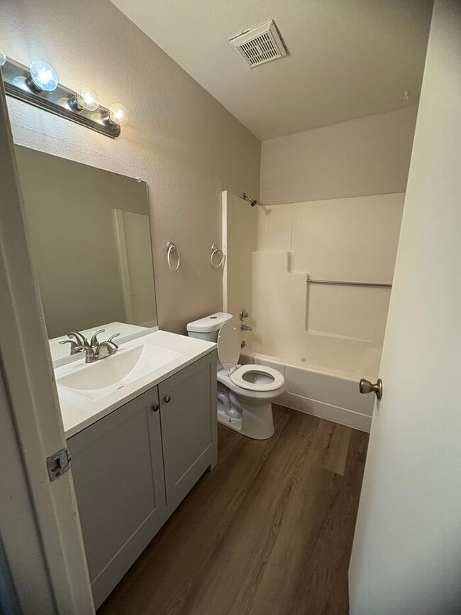 Building Photo - 2613 W Dunbar Dr