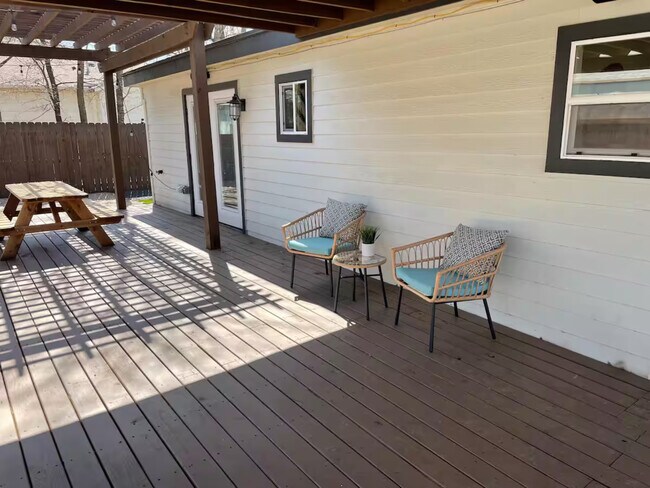 Building Photo - 1406 Brentwood St