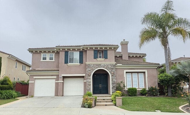Primary Photo - Large lovely home with amazing views!