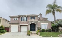 Building Photo - Large lovely home with amazing views!