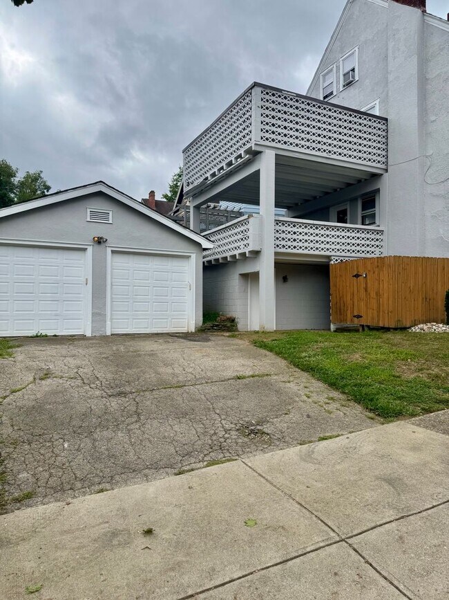 Building Photo - 3590 Outlook Ave