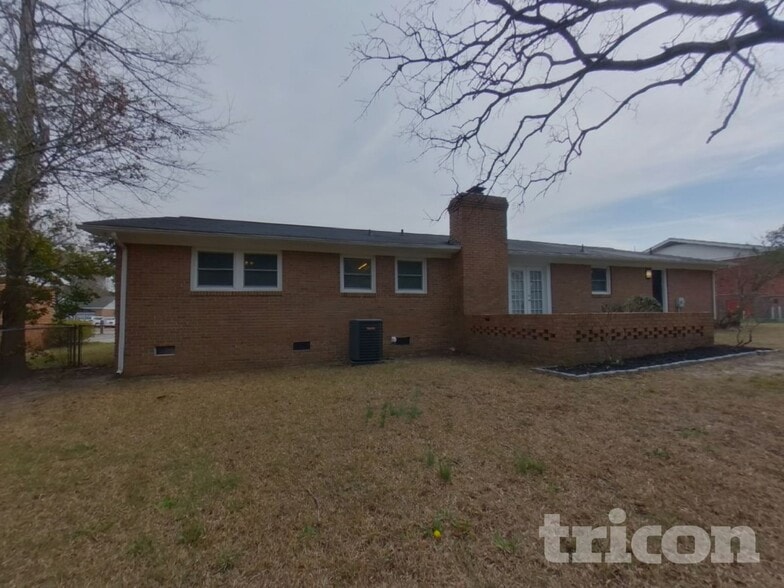 Building Photo - 3959 Notre Dame Pass