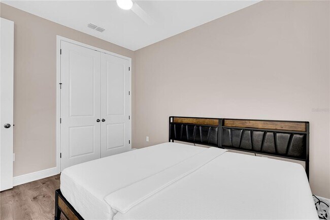 Building Photo - 10205 Pearson Ave