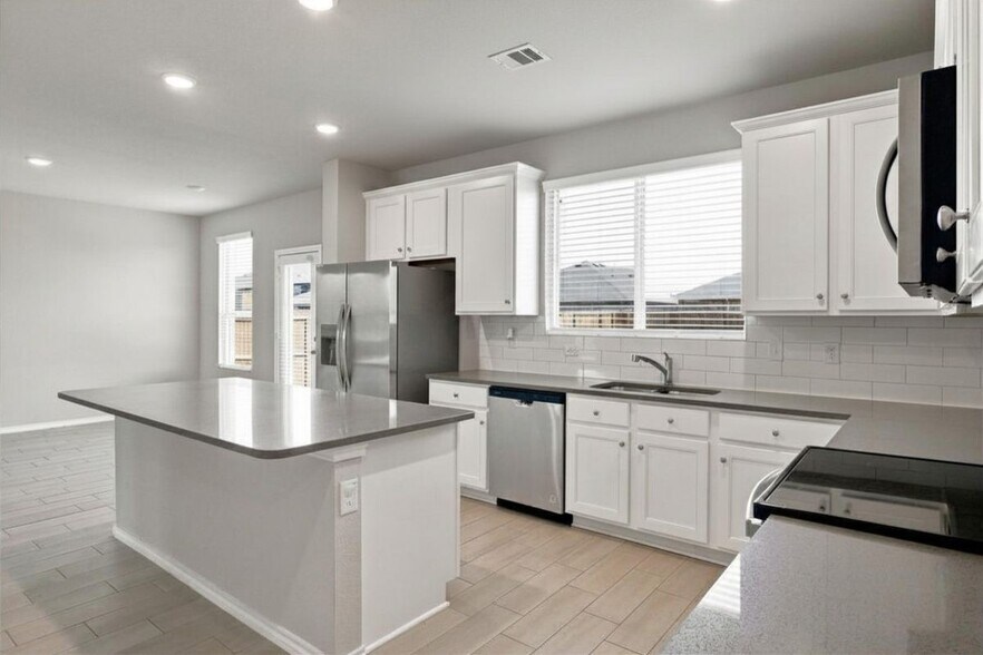 Building Photo - 944 Ravenwood Ln