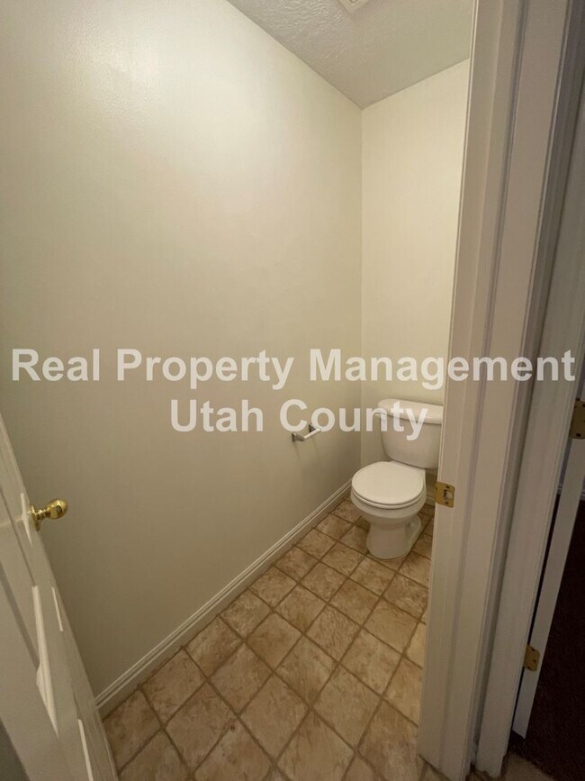 Building Photo - Stunning Townhome in Lehi