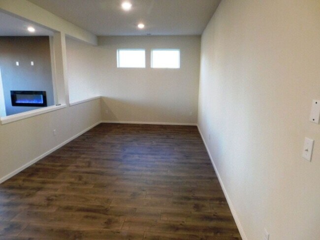 Building Photo - 4Bd/2.5 Ba Two Story Home - Available Soon!
