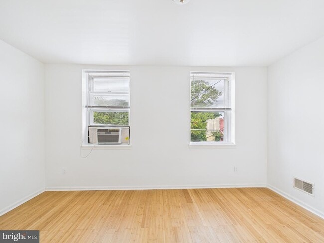 Building Photo - 3830 Fairmount Ave