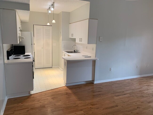 Building Photo - Your Dream Davie Home Awaits – 2 Bed/2 Bath!