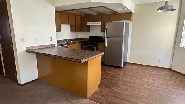 Building Photo - Beautiful & upscale 2 bedroom 2 bathrooms apartment Available for rent !!!  $ 1190