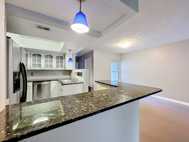 Building Photo - 2857 Wonderwood Ln