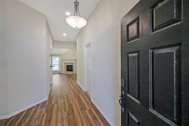 Building Photo - 21734 Maple Bluff Dr
