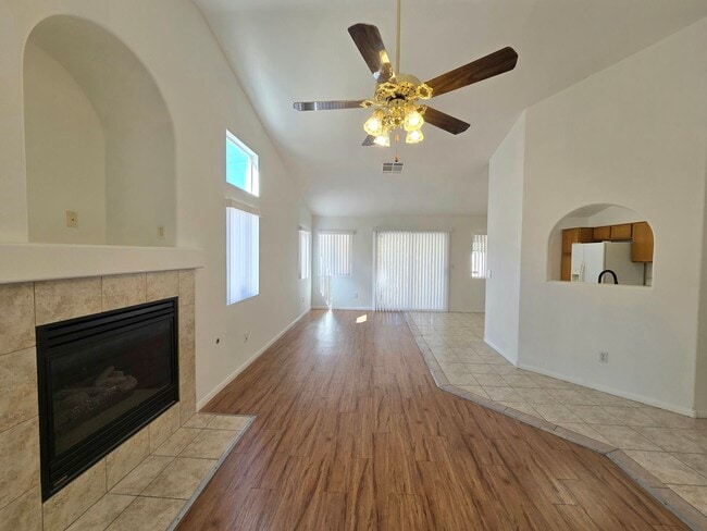 Building Photo - Charming & Spacious Las Vegas Home with Prime Location and Endless Potential