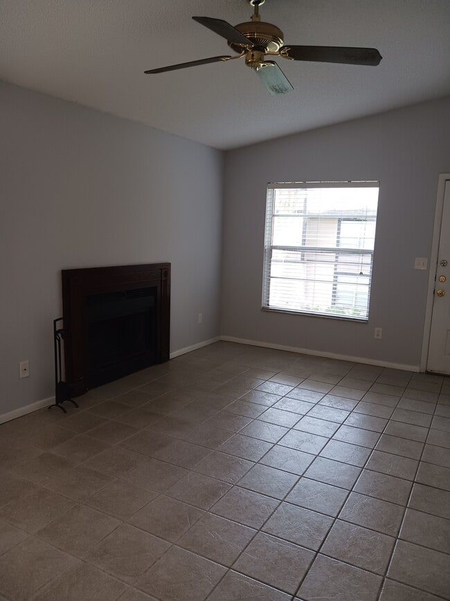 Building Photo - 4004 Nestle Oaks Pl