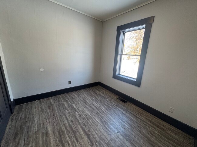 Building Photo - 610 Plum St