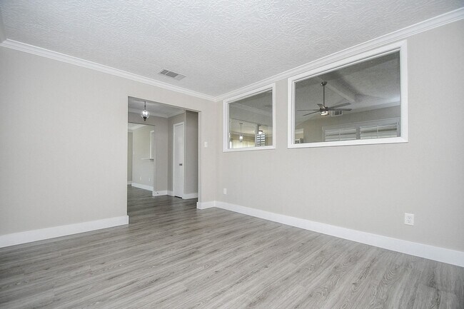 Building Photo - 15807 Los Altos Dr