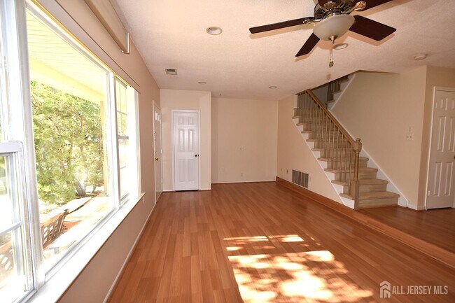 Building Photo - 56 Sassafras Ct