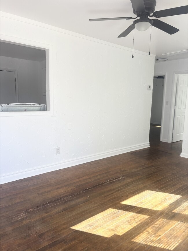 Building Photo - 3049 NE 15th St