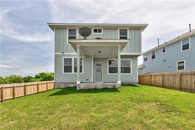 Building Photo - 741 Twisted Oaks Ln