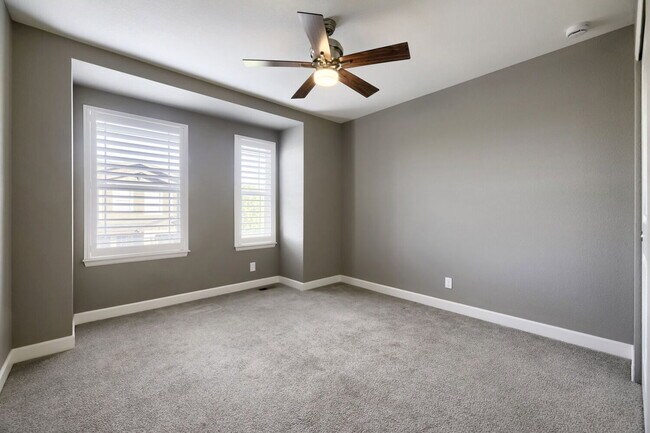 Building Photo - 10825 E 28th Pl