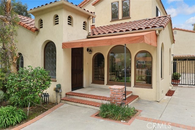 Building Photo - 1647 N Santa Anita Ave