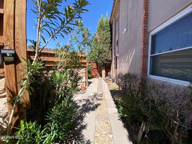 Building Photo - 252 Shadow Mountain Dr