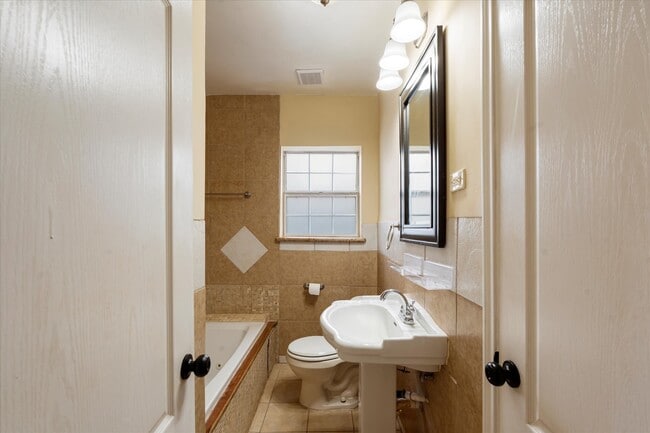 Building Photo - 3005 Arbor St