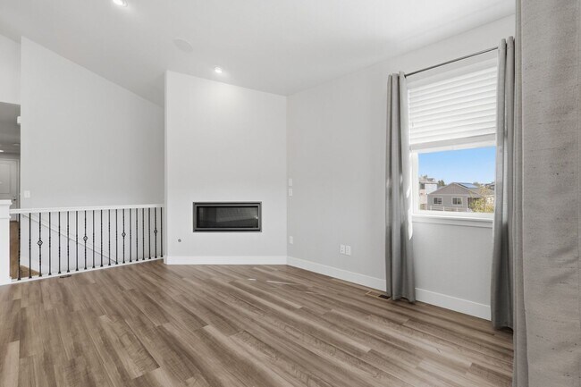 Building Photo - Castle Rock - Rancher 4 bed 3 bath in Crystal Valley!