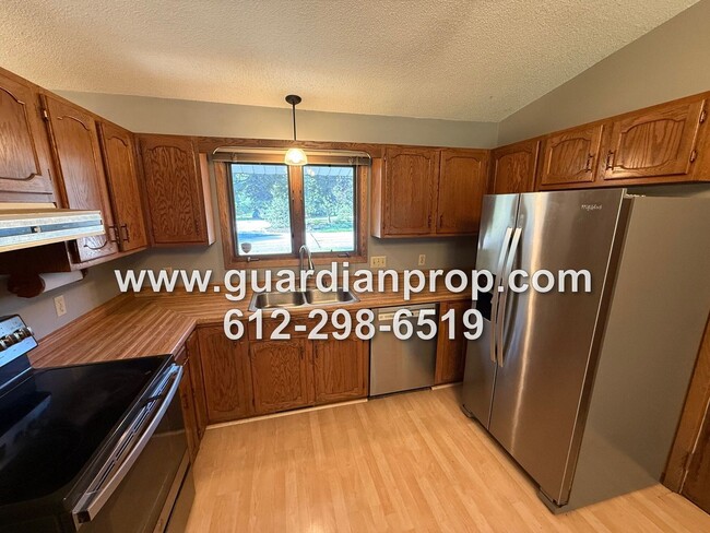 Building Photo - Rambler with Open Floor Plan Available Now...