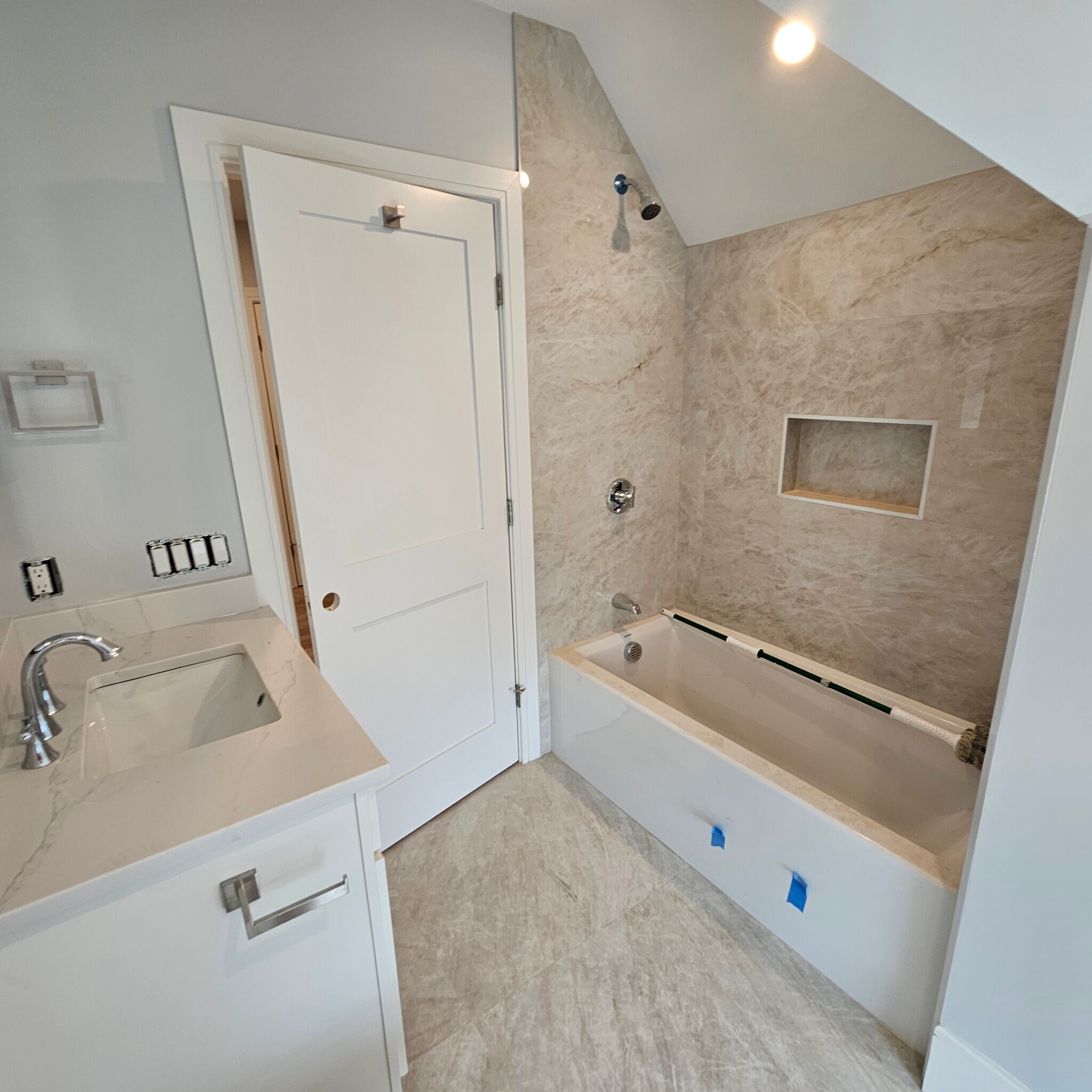 Building Photo - 28 Brooks St