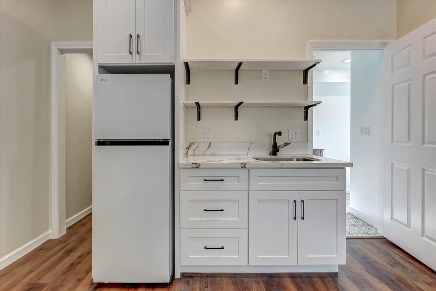 Building Photo - 17095 Kingsbury St