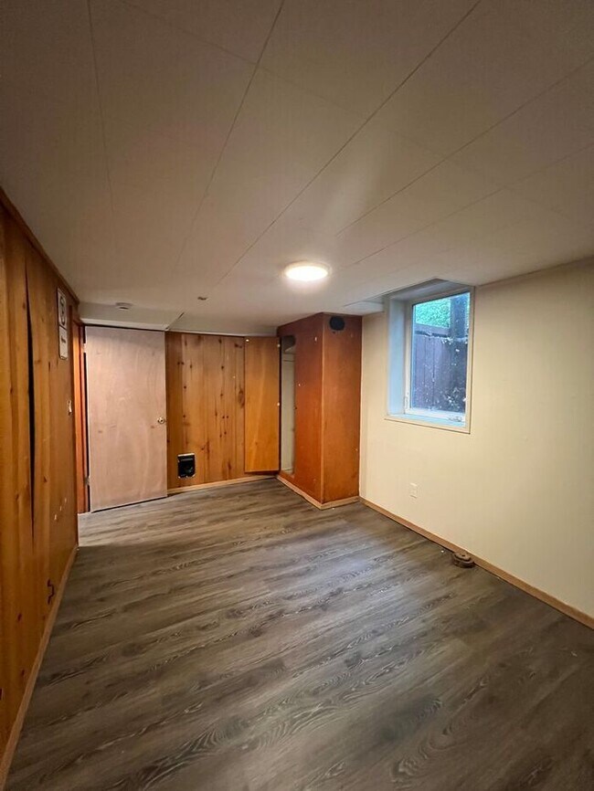 Building Photo - Reserve Now: Spacious, Newly Renovated 5-B...