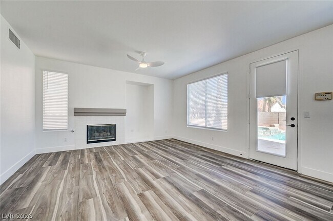 Building Photo - 242 Farlin Cir