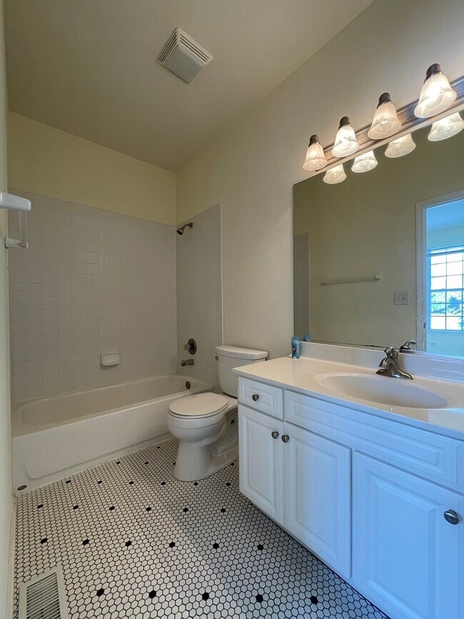 Building Photo - 857 Stuarts Dr
