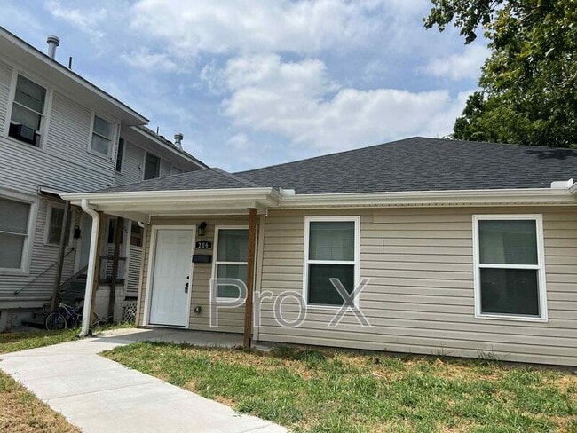 Building Photo - 206 N Wall Ave