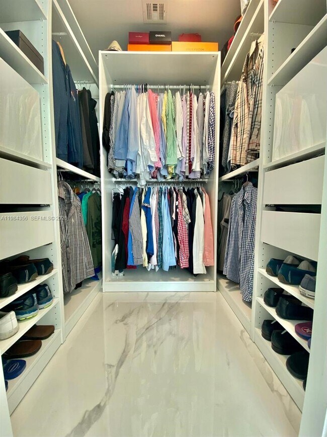 Building Photo - 253 NE 2nd St