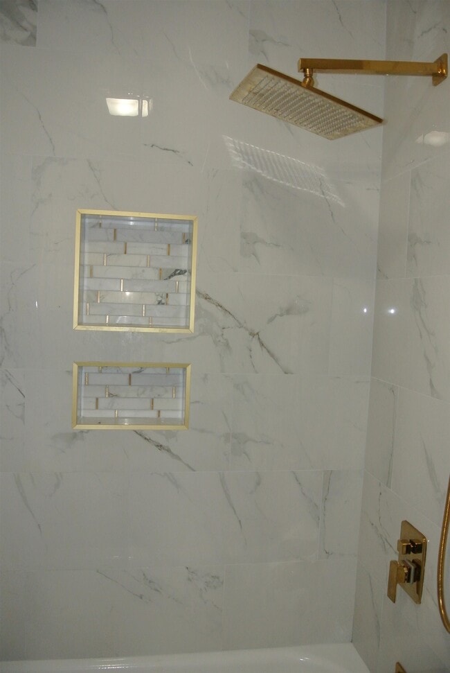 Building Photo - 1453 Colonial Rd