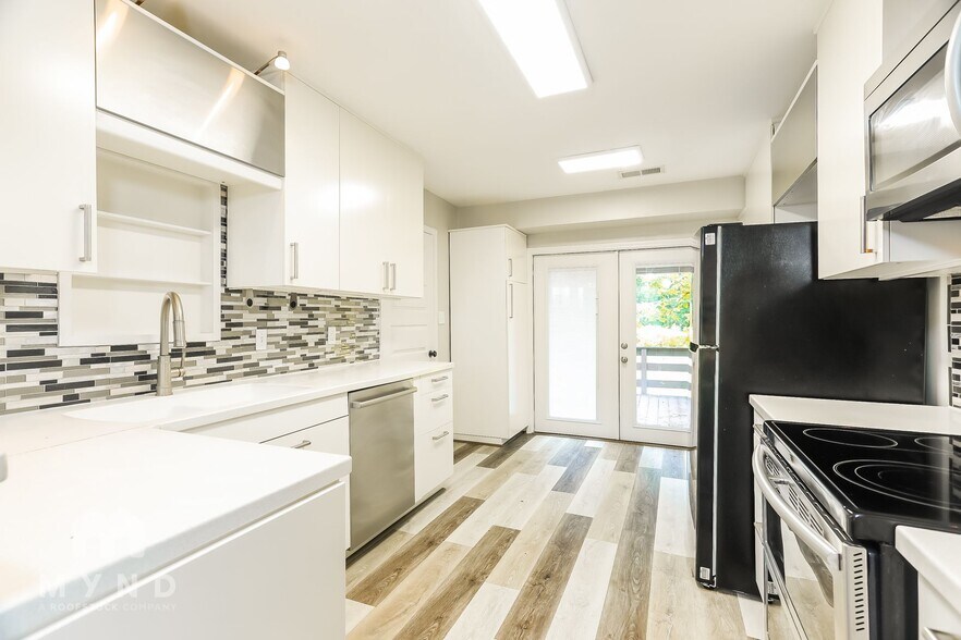 Building Photo - 320 Navajo Pines Dr