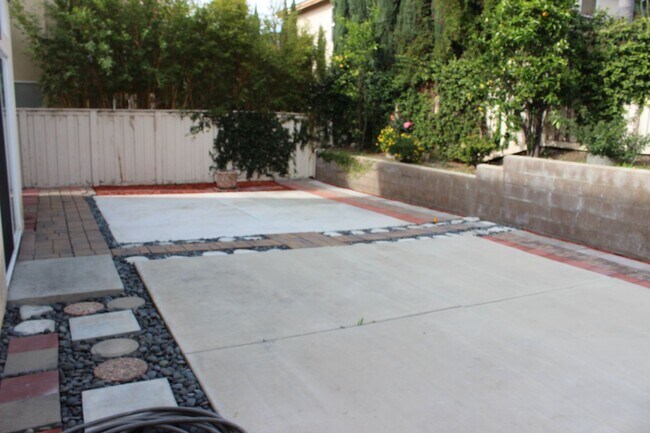 Building Photo - 39 Whispering Pine