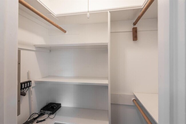 Building Photo - 9423 Highmeadow Dr