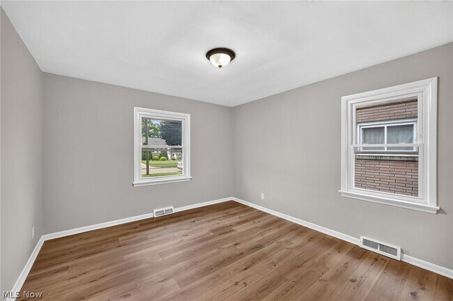 Building Photo - 1597 E 230th St
